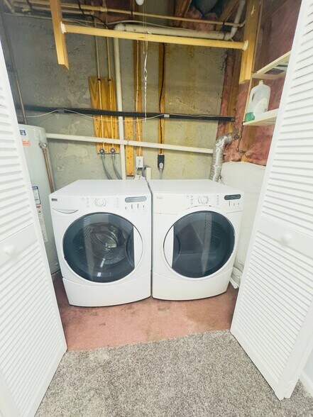 Building Photo - 50 Versailles Ct