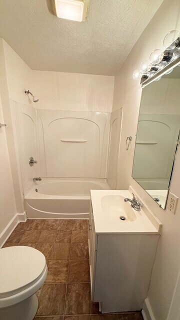 Building Photo - 33RD & COLLEGE AREA - 3 BEDROOM 2 BATH HALF DUPLEX AVAILABLE NOW!