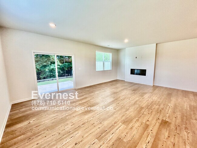 Building Photo - 3-Bedroom Home with Large Lawn and Ideal L...