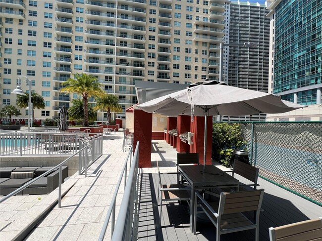 Building Photo - 1155 Brickell Bay Dr