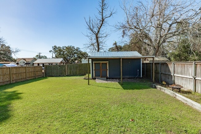 Building Photo - 1614 Avenue F