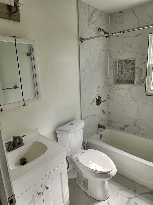 Building Photo - 8234 Redwood Cir