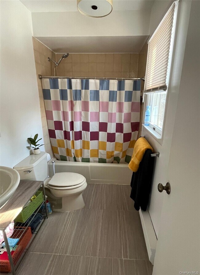 Building Photo - 8 Sunset Dr