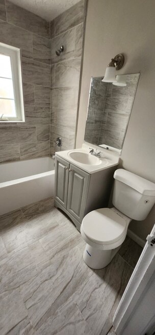 Building Photo - 2461 Noble Rd