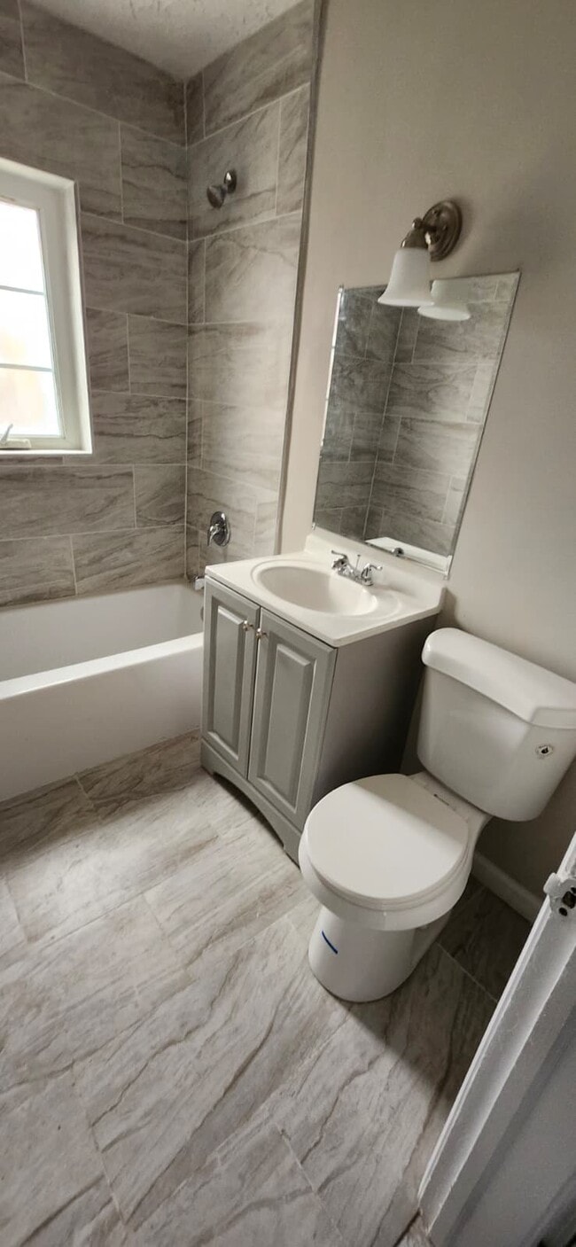 Building Photo - 2461 Noble Rd