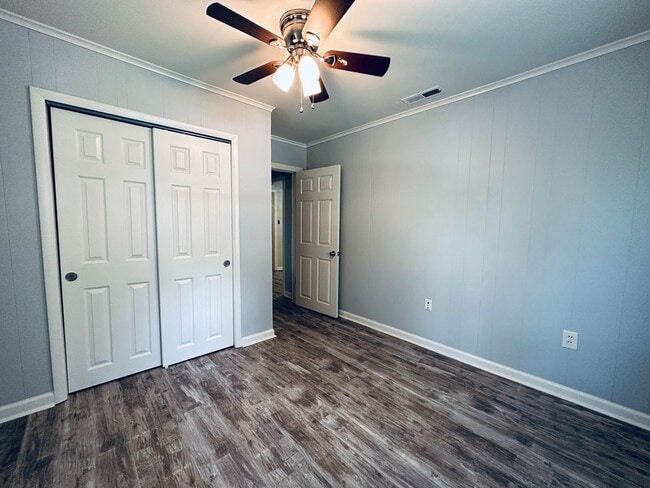 Building Photo - Delightful Upgraded 2-Bedroom Bungalow with New Appliances and Central A/C (Lawn Maintenance Incl...