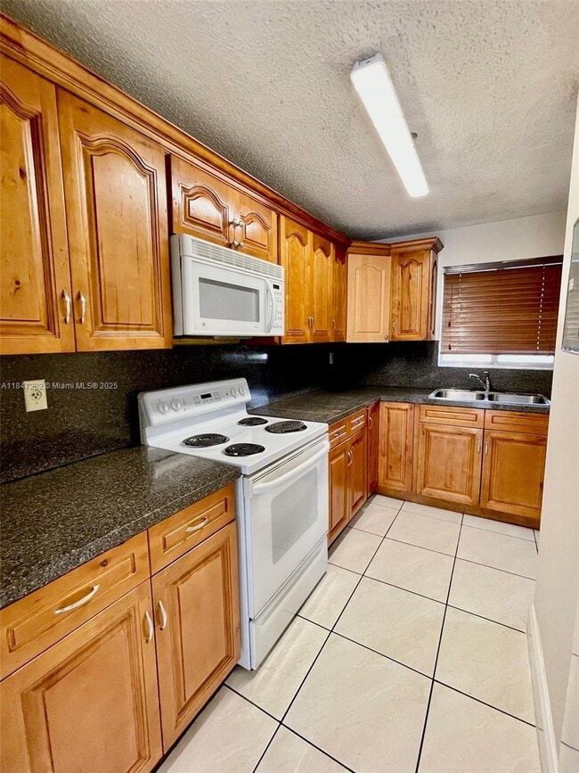 Building Photo - 6060 W 21st Ct