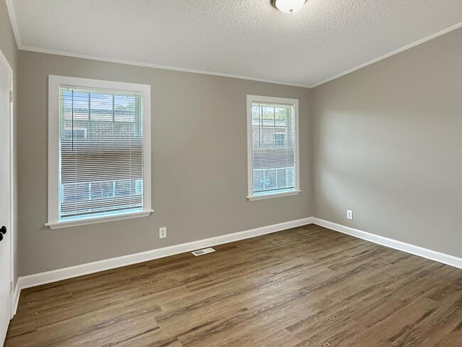 Building Photo - 501 Saunders Pl