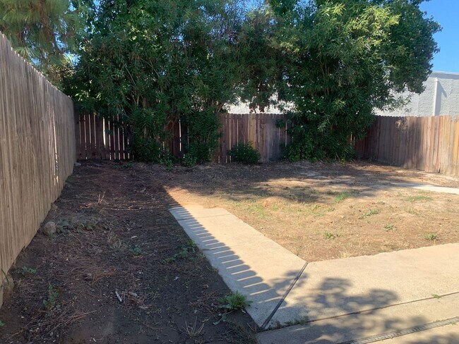 Building Photo - 5417 E Knoll Dr