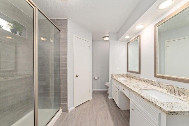 Building Photo - 7107 Plaza Del Sol Dr