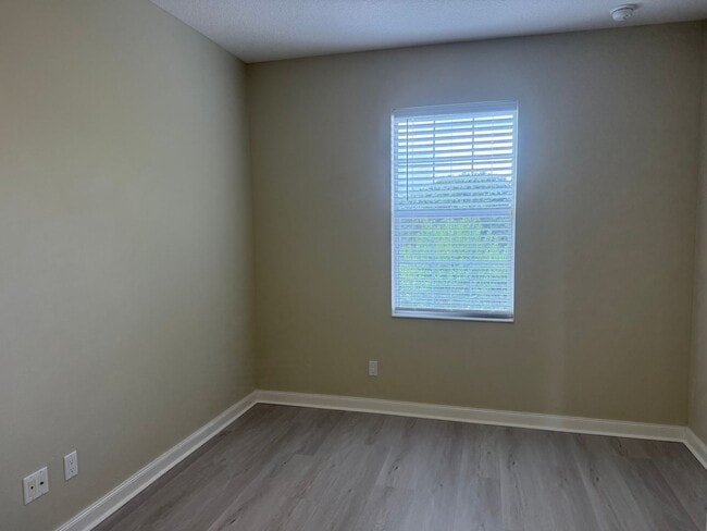 Building Photo - 1603 Napoli Dr W