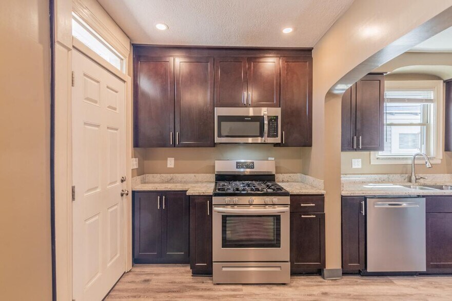 Building Photo - 732 E Mithoff St