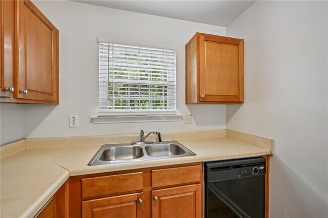 Building Photo - 725 Crestwell Cir