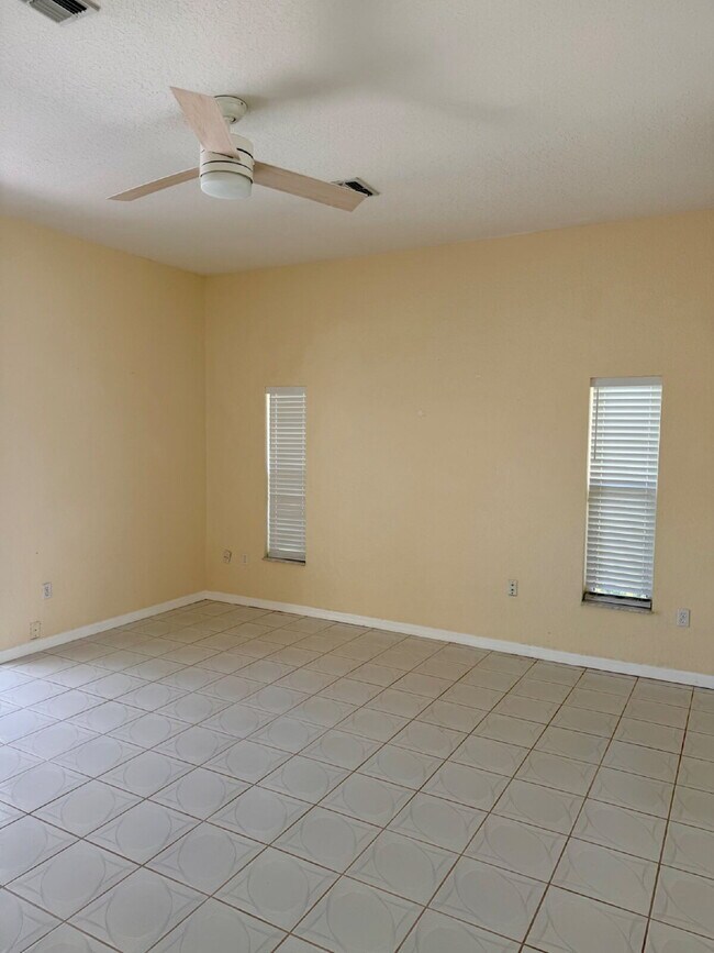 Building Photo - Beautifully maintained POOL home for Rent.