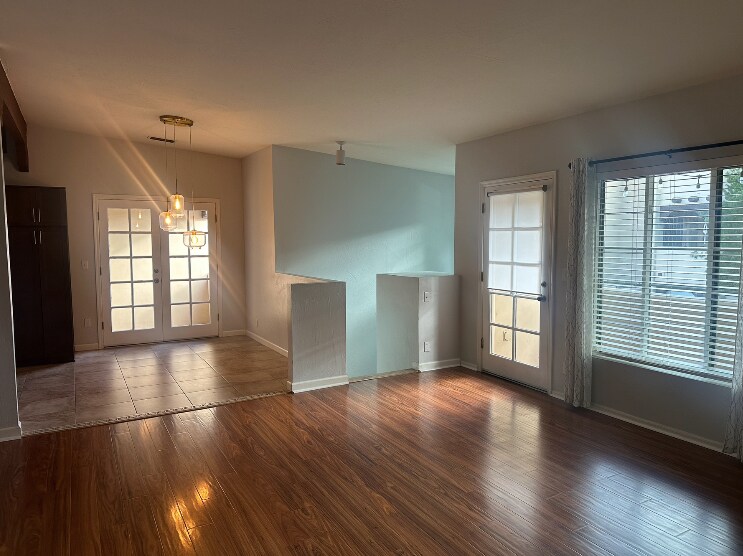 Building Photo - 5402 E Windsor Ave