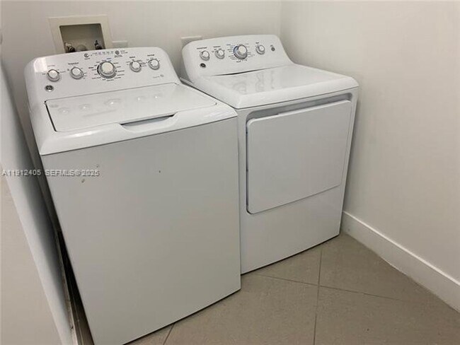 Building Photo - 10440 NW 78th Terrace