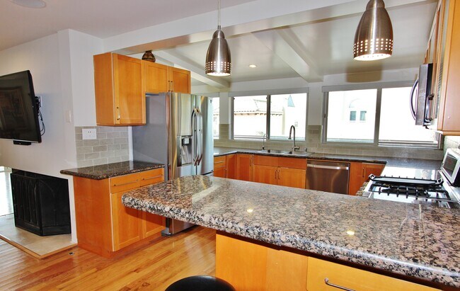Building Photo - 7328 VISTA DEL MAR Ln