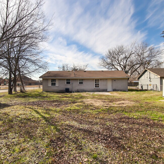 Building Photo - 3BR/1.0BA Single Family - Seagoville