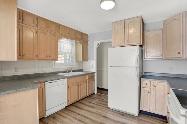 Building Photo - 1240 N Irvington Ave