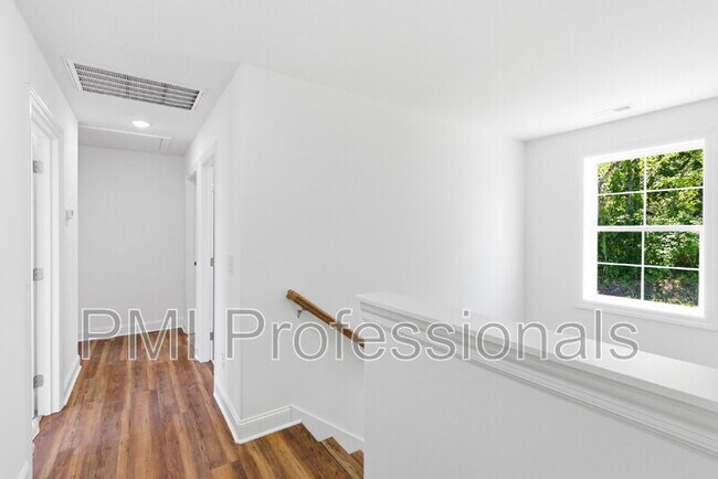 Building Photo - 406 Legends Court