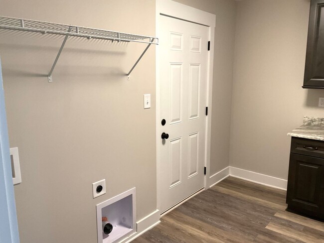 Building Photo - Court Square Town Home Duplex Apartment with Attached Garage