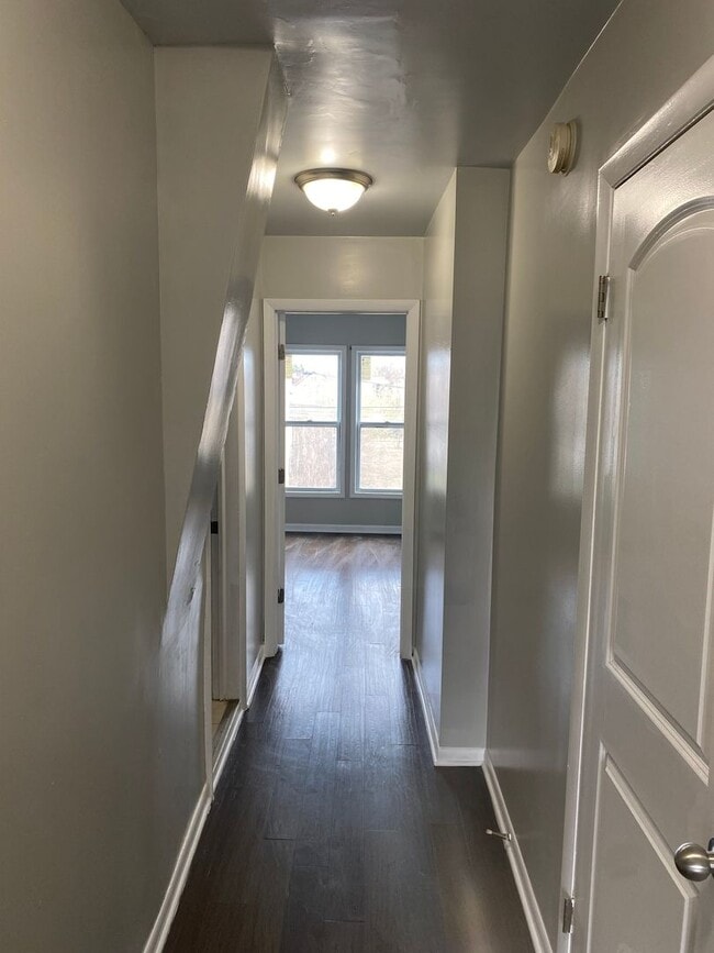 Building Photo - 4 bed -room house