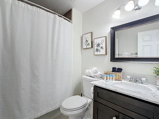 Building Photo - Fully Furnished St. Pete Pool Home Near Crescent Lake