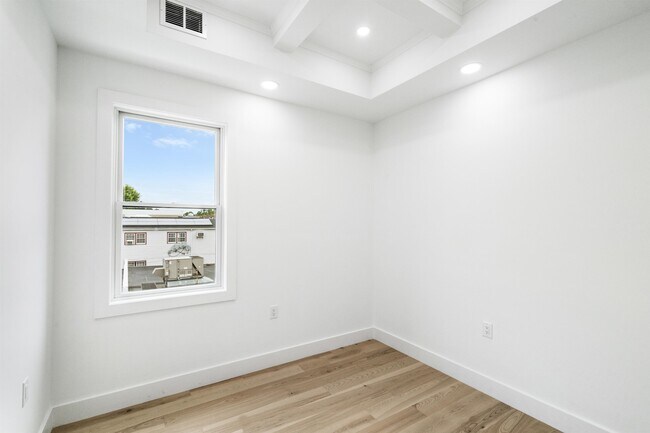 Building Photo - 125 Collard St