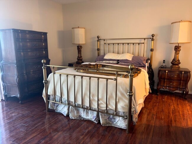 Building Photo - 4049 Cornwall C