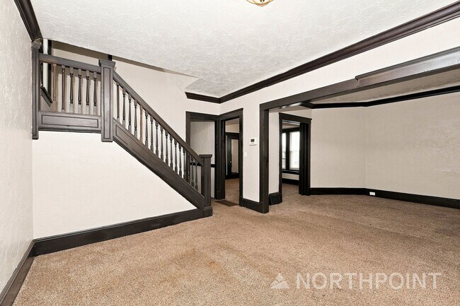 Building Photo - 10911 Hathaway Ave