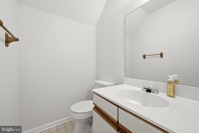 Building Photo - 504 Tudor Dr