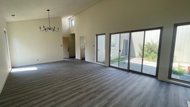 Building Photo - 3424 Solomon Ln