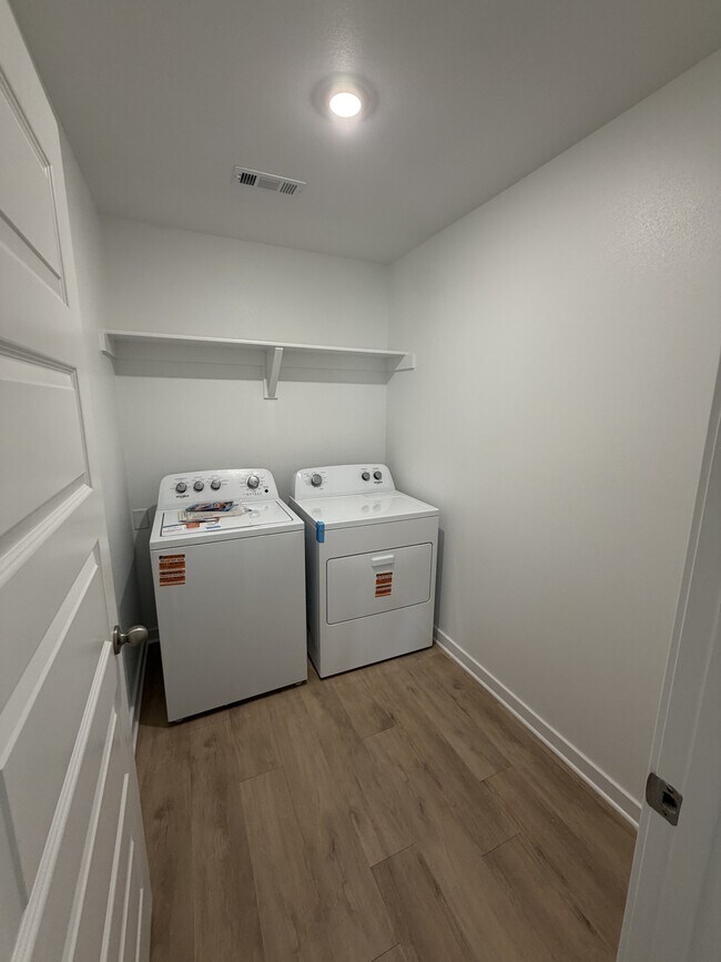 Building Photo - 562 Arizona St