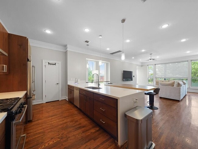 Building Photo - 1702 Southmore Blvd