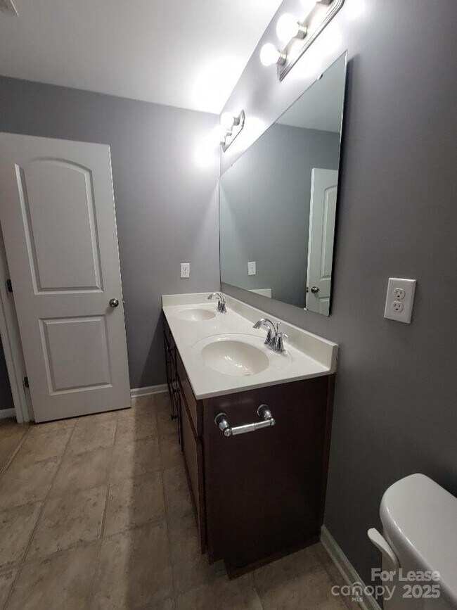 Building Photo - 1349 Haestad Ct