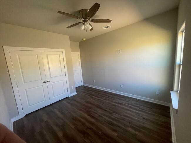 Building Photo - Beautiful 3 BR / 2 BA Home in Corsicana!