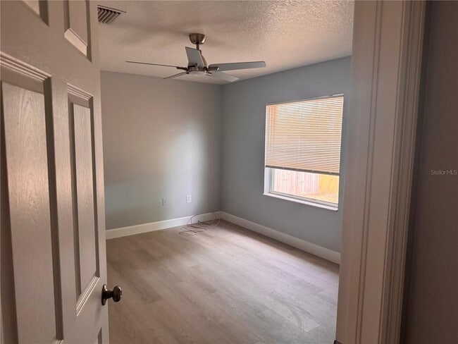 Building Photo - 1125 E Rohe St