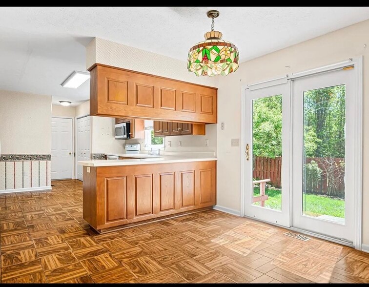 Building Photo - 305 Seminole Dr