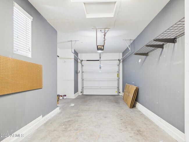 Building Photo - 2130 W Hunter Ct
