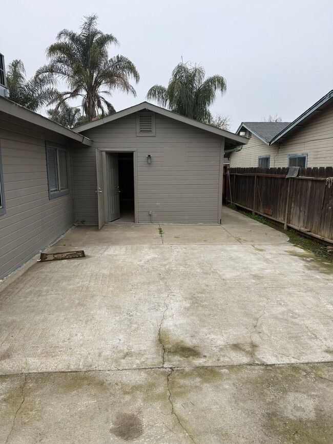 Building Photo - NEWLY RENOVATED 1BD 1BTH!! ALL UTILITIES INCLUDED! APPLY NOW!!