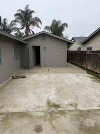 Building Photo - NEWLY RENOVATED 1BD 1BTH!! ALL UTILITIES INCLUDED! APPLY NOW!!