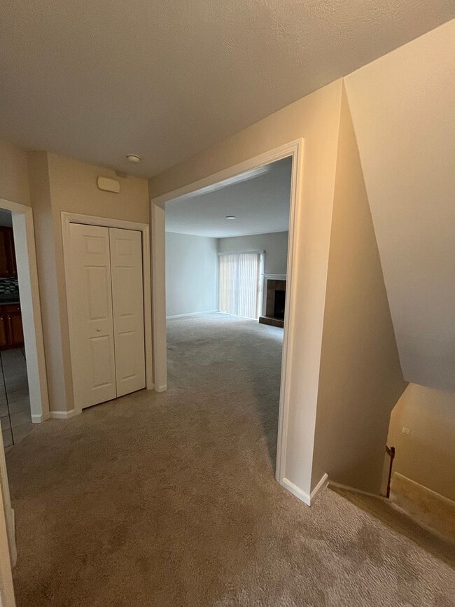 Building Photo - Newly Renovated 3 Bed 2.5 Bath Townhouse A...