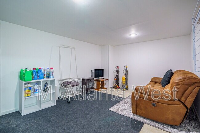 Building Photo - 2215 Spalding Dr