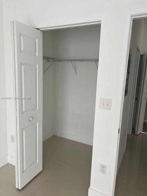 Building Photo - 885 E 1st Ave