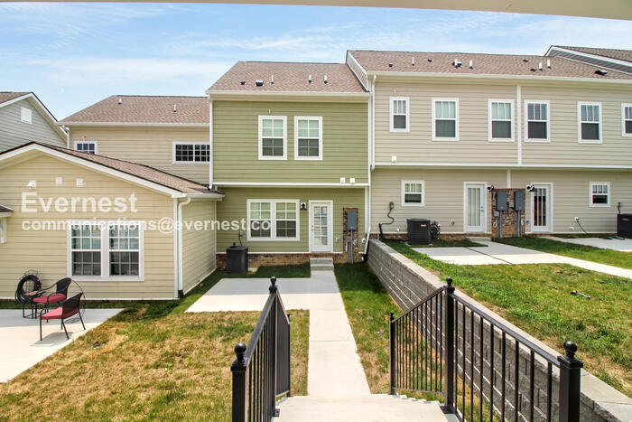 Building Photo - 809 Goswell Dr