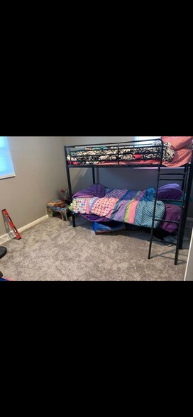 bedroom - 2414 W 5th St