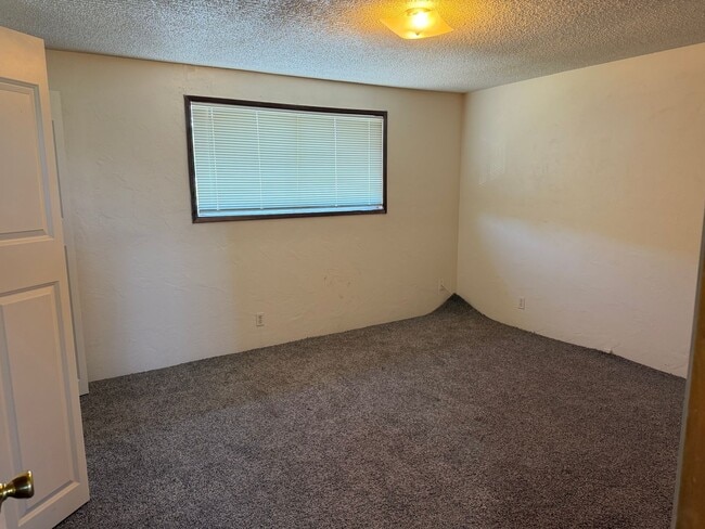 Building Photo - Great Duplex!