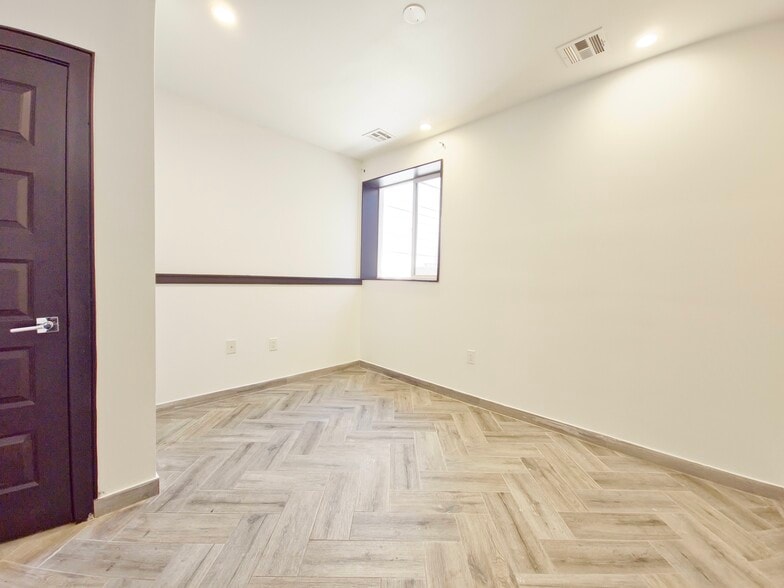 Building Photo - 519 N 38th St