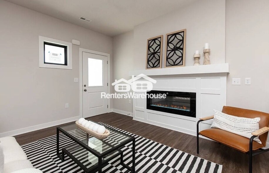 Building Photo - 3639 NE Kara Ln