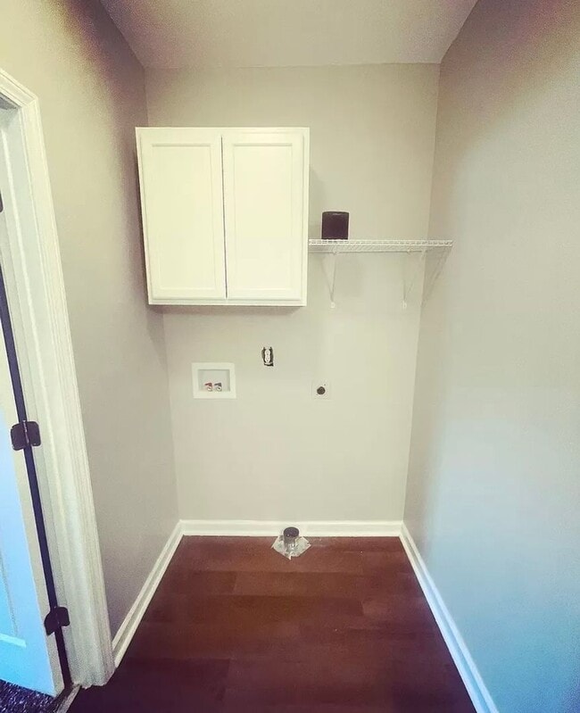 Building Photo - Charming All Brick Home!